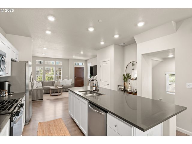 11469 Sw MONT BLANC St, Wilsonville, OR 97070