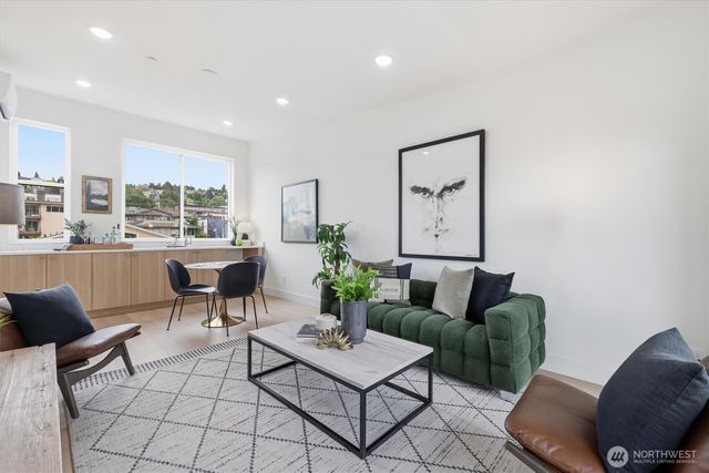 2009 Minor Avenue E, Seattle, WA 98102