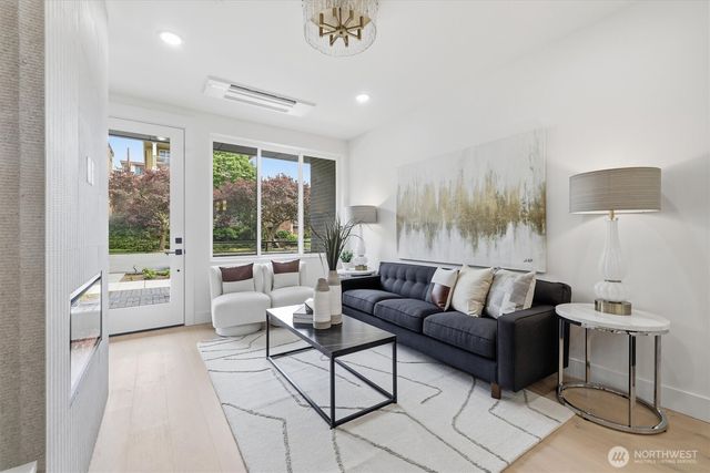 2009 Minor Avenue E, Seattle, WA 98102