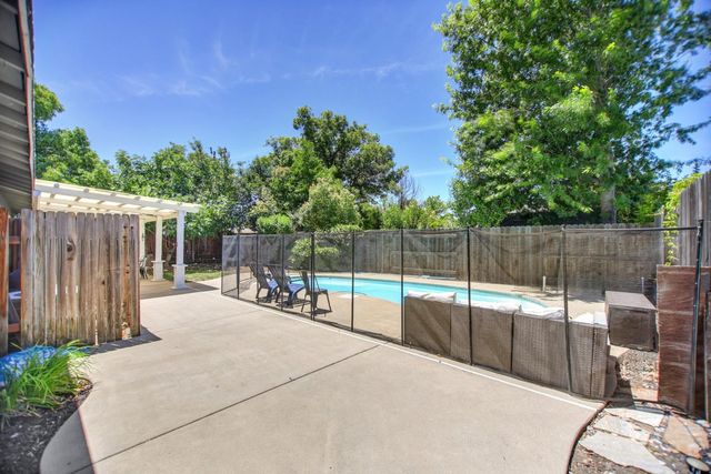 8227 Longden Cir, Citrus Heights, CA 95610
