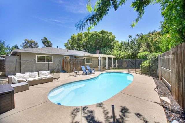 8227 Longden Cir, Citrus Heights, CA 95610