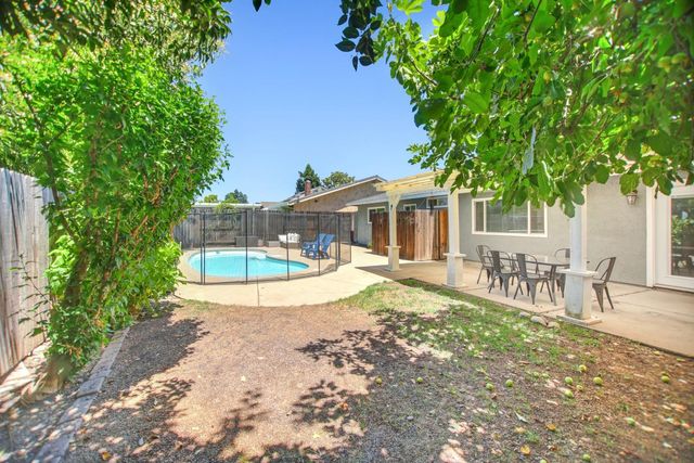8227 Longden Cir, Citrus Heights, CA 95610