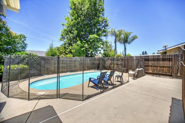 8227 Longden Cir, Citrus Heights, CA 95610