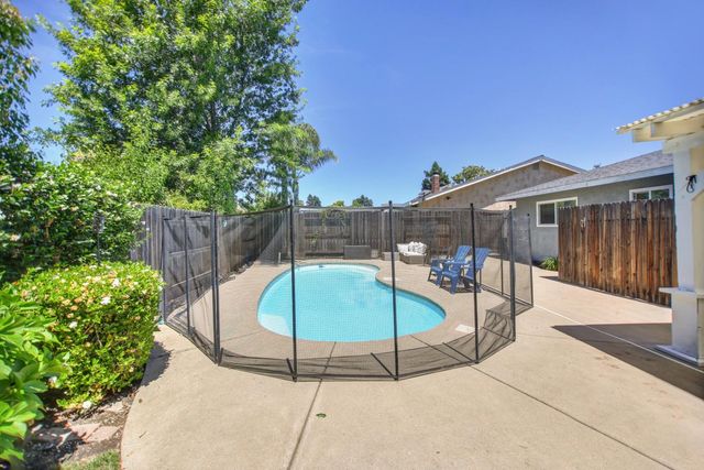 8227 Longden Cir, Citrus Heights, CA 95610