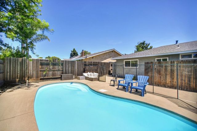 8227 Longden Cir, Citrus Heights, CA 95610