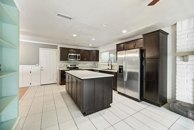 8227 Longden Cir, Citrus Heights, CA 95610