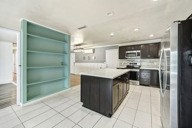 8227 Longden Cir, Citrus Heights, CA 95610