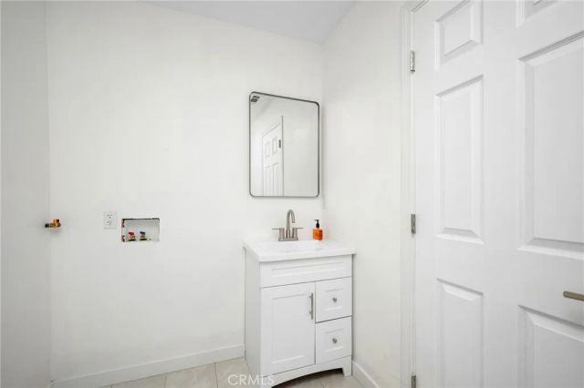 5228 Auckland 2, North Hollywood, CA 91601
