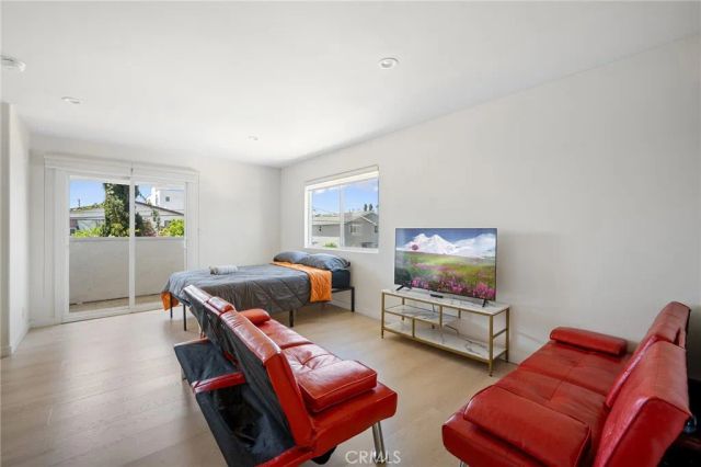 5228 Auckland 2, North Hollywood, CA 91601