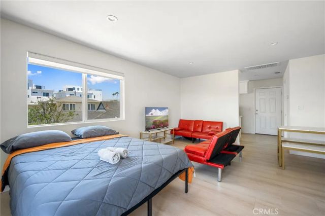 5228 Auckland 2, North Hollywood, CA 91601
