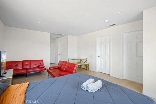 5228 Auckland 2, North Hollywood, CA 91601