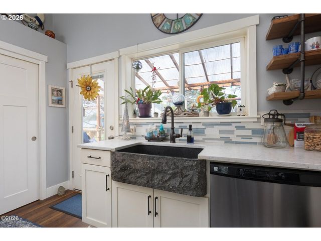 3087 Sw BEACH Ave, Lincoln City, OR 97367