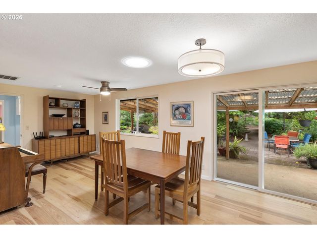16691 S HOLCOMB Blvd, Oregon City, OR 97045