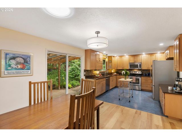 16691 S HOLCOMB Blvd, Oregon City, OR 97045