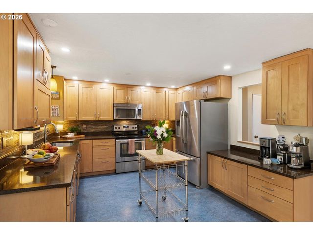 16691 S HOLCOMB Blvd, Oregon City, OR 97045