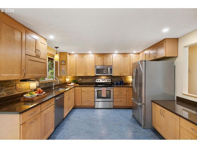 16691 S HOLCOMB Blvd, Oregon City, OR 97045