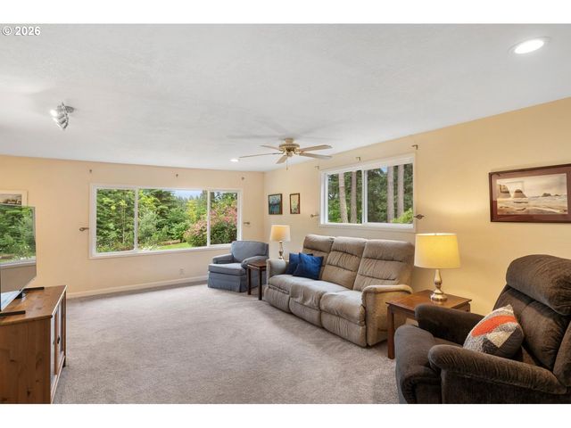 16691 S HOLCOMB Blvd, Oregon City, OR 97045