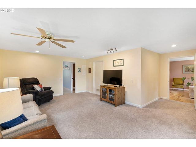 16691 S HOLCOMB Blvd, Oregon City, OR 97045