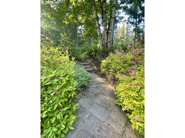 16691 S HOLCOMB Blvd, Oregon City, OR 97045