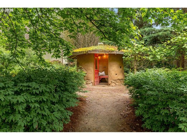 16691 S HOLCOMB Blvd, Oregon City, OR 97045