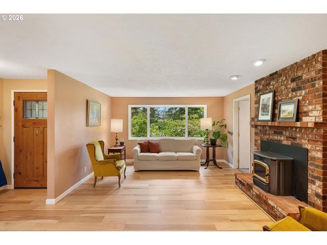 16691 S HOLCOMB Blvd, Oregon City, OR 97045