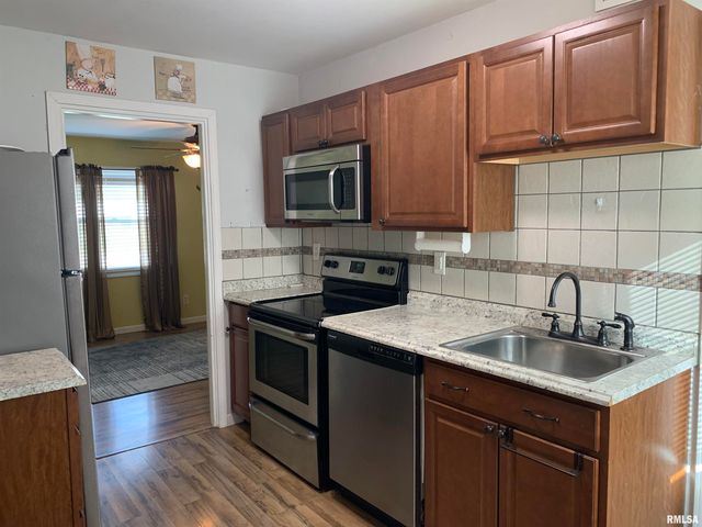 1323 S 6TH Street, Quincy, IL 62301