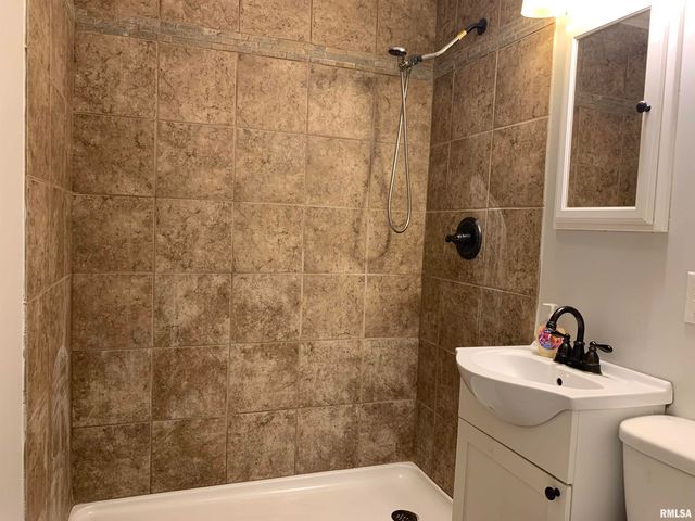 1323 S 6TH Street, Quincy, IL 62301