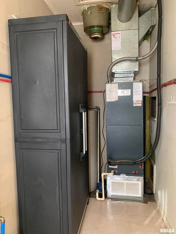 1323 S 6TH Street, Quincy, IL 62301