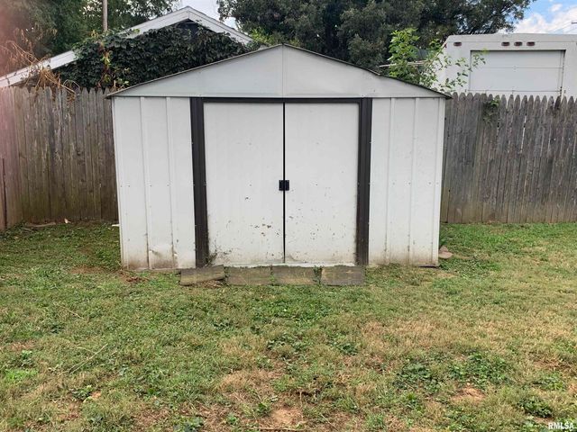 1323 S 6TH Street, Quincy, IL 62301