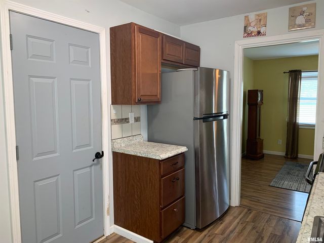 1323 S 6TH Street, Quincy, IL 62301