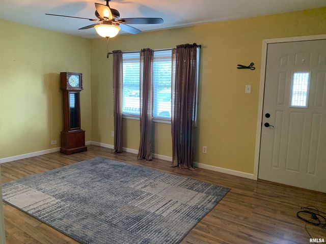 1323 S 6TH Street, Quincy, IL 62301