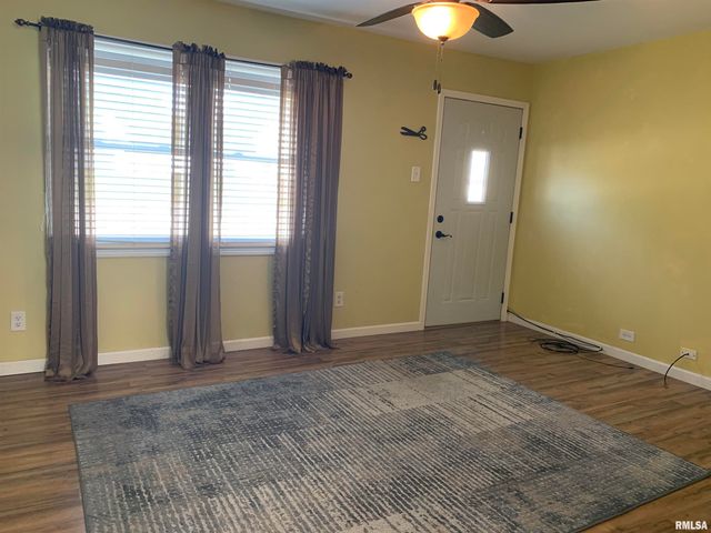 1323 S 6TH Street, Quincy, IL 62301