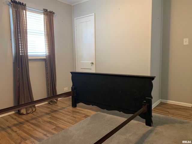 1323 S 6TH Street, Quincy, IL 62301