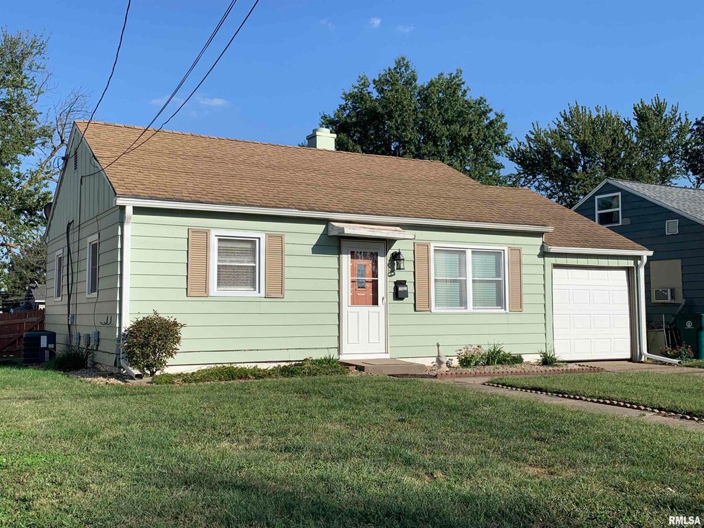 1323 S 6TH Street, Quincy, IL 62301