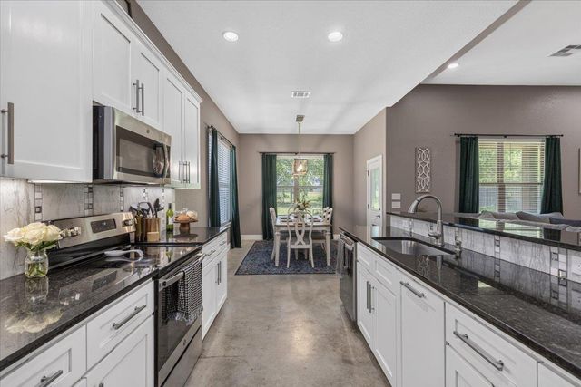 145 Cardinal LOOP, Paige, TX 78659
