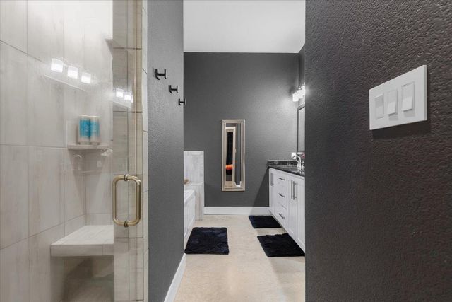 145 Cardinal LOOP, Paige, TX 78659