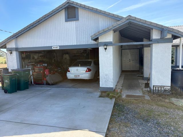 4440 E Arbolada Dr, La Grange, CA 95329