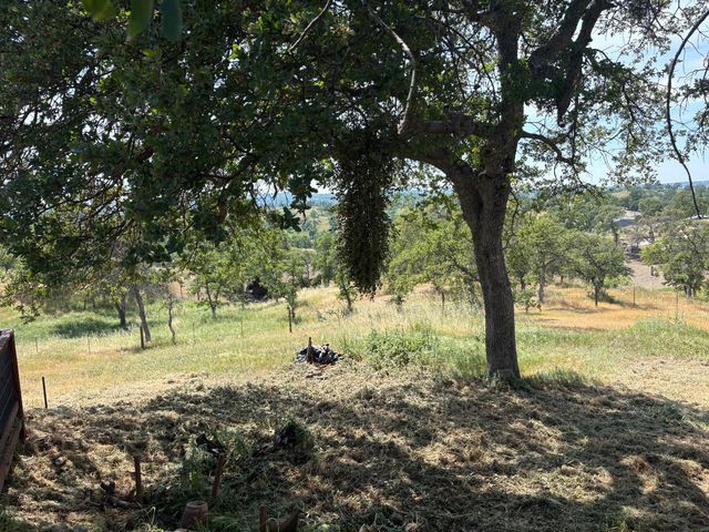 4440 E Arbolada Dr, La Grange, CA 95329