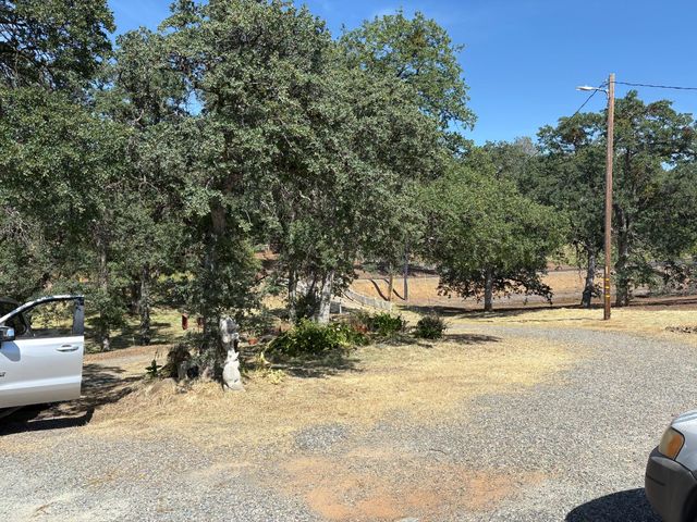 4440 E Arbolada Dr, La Grange, CA 95329