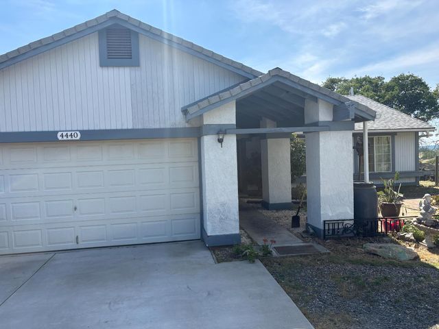4440 E Arbolada Dr, La Grange, CA 95329
