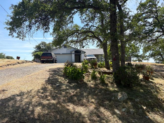 4440 E Arbolada Dr, La Grange, CA 95329