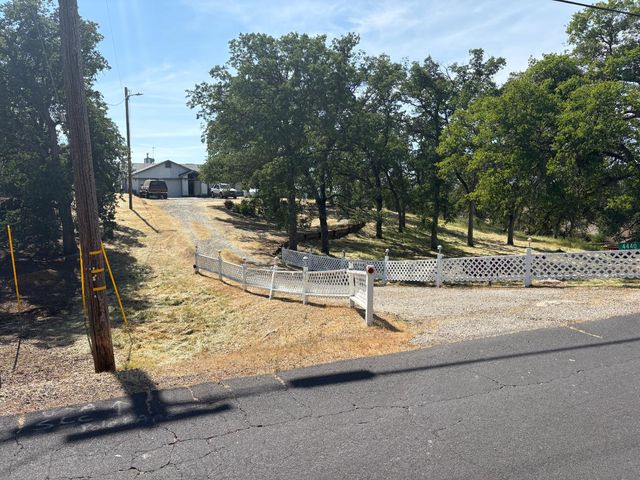 4440 E Arbolada Dr, La Grange, CA 95329