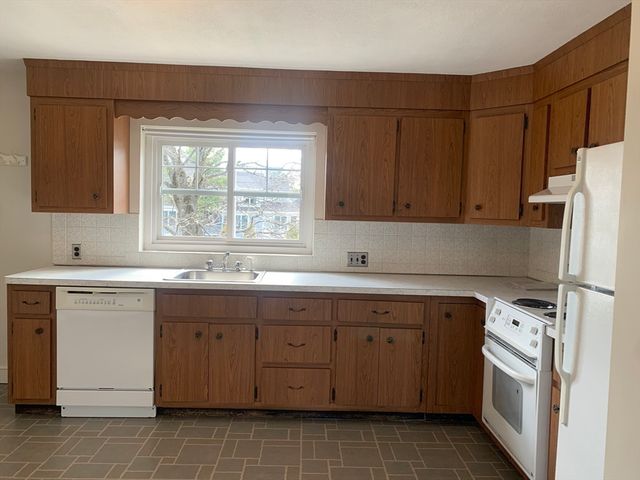 145 Emerson Gardens Rd 145, Lexington, MA 02420