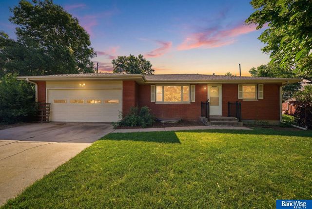 4044 S 37th Street, Lincoln, NE 68506