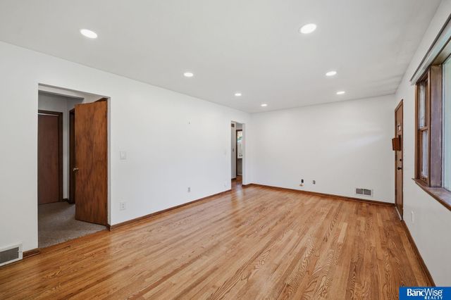4044 S 37th Street, Lincoln, NE 68506