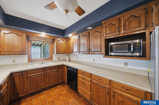 4044 S 37th Street, Lincoln, NE 68506