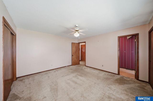 4044 S 37th Street, Lincoln, NE 68506
