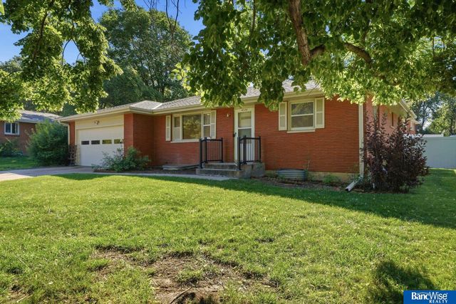 4044 S 37th Street, Lincoln, NE 68506