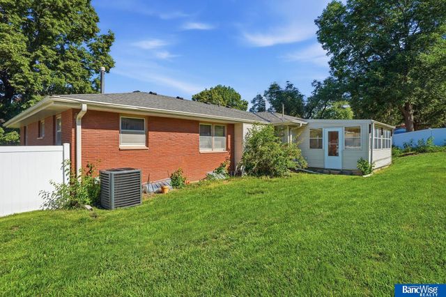 4044 S 37th Street, Lincoln, NE 68506