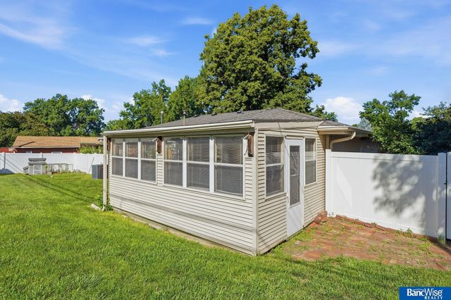 4044 S 37th Street, Lincoln, NE 68506